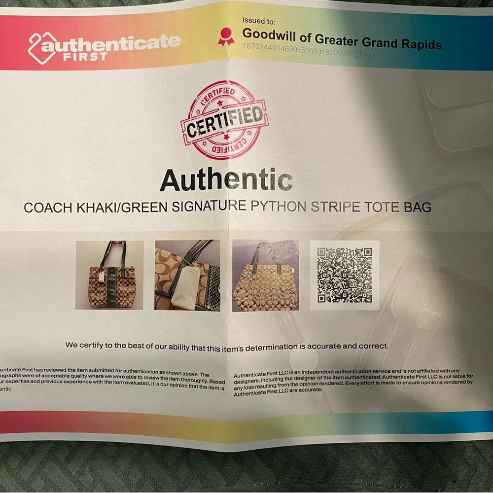 NWOT Coach F25706 With Certificate of Authenticity - Picture 7 of 8